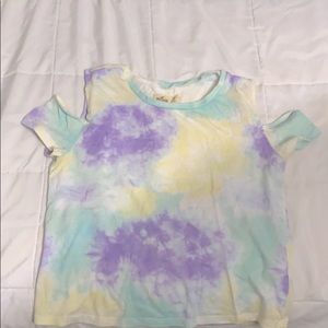 it’s a yellow purple and green tie dye shirt